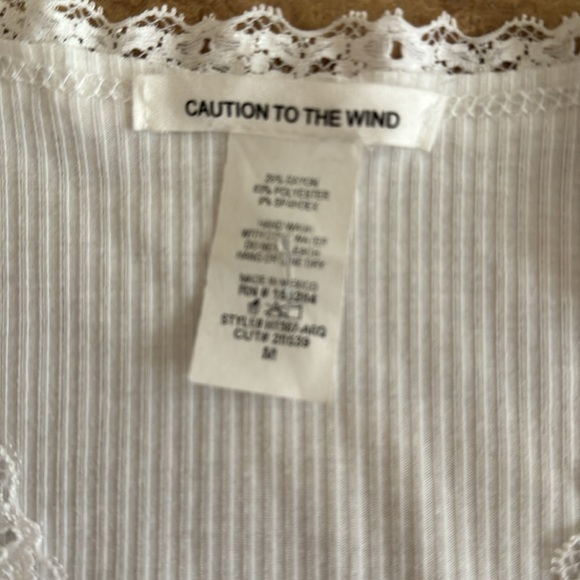 Caution to the wind, white short sleeve size M - Picture 2 of 5